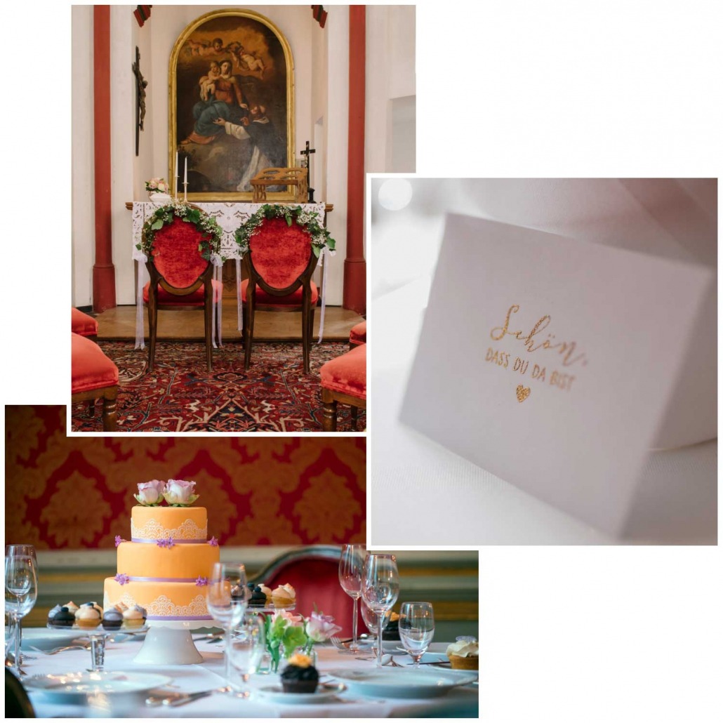 Fürstlich feienr Zwei rote Stühle mit Blumen vor einem Altar mit religiösem Gemälde, weiße Geschenktüte mit goldener Aufschrift 'Schön, dass du da bist', dreistöckige orange Hochzeitstorte auf gedecktem Tisch
